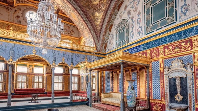Istanbul: Topkapi Palace Guided Tour w/ Skip-the-Ticket-Line - Discovering the Secrets of Topkapi Palace