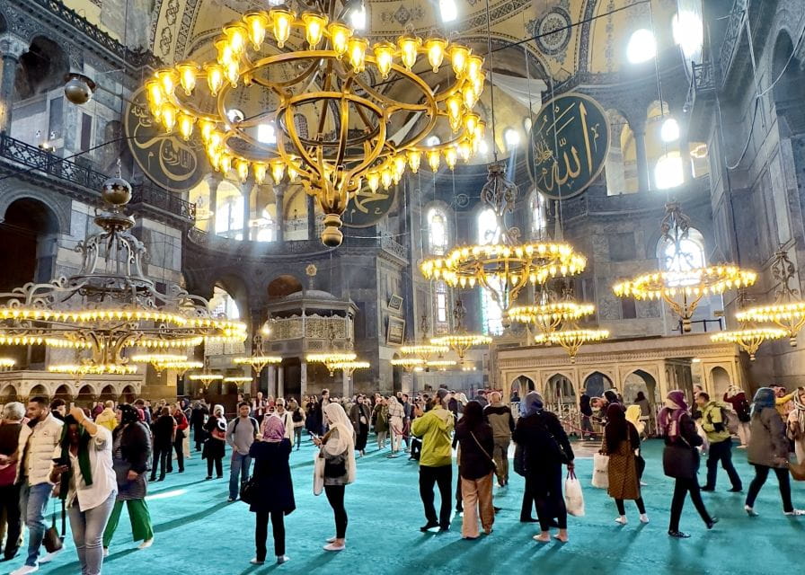 Istanbul: Topkapı Palace & Harem and Blue Mosque Guided Tour - Exploring the Magnificent Blue Mosque