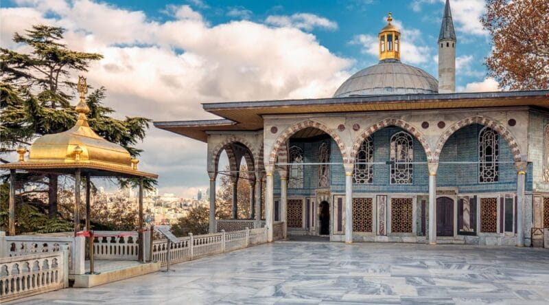 Istanbul: Topkapi Palace Skip-the-Line Ticket & Guided Tour - What the 1-Hour Guided Tour Covers