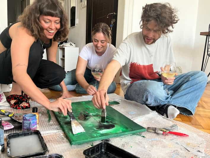 Istanbul: Wine and Paint Workshop with Turkish Fabrics - The Setting: A Cozy Local Home in Istanbul