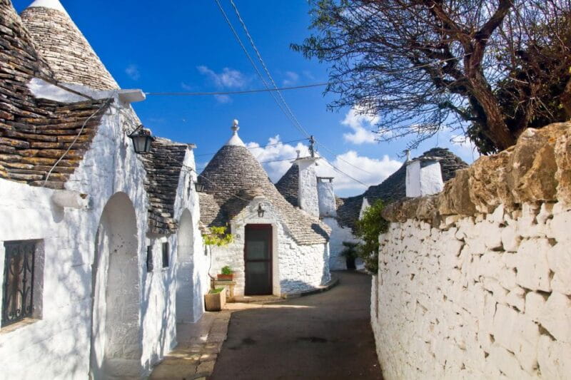 Itria Valley Van Tour: Beautiful villages in Puglia - Off to Locorotondo: White Houses and Floral Balconies