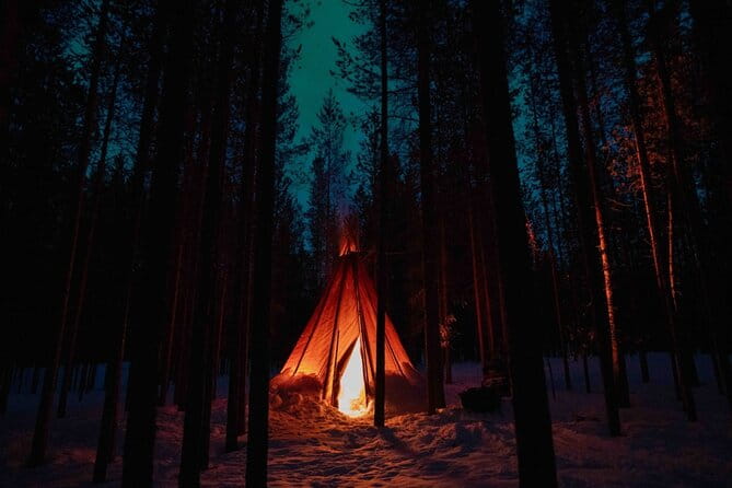 Ivalo: Aurora Hunting with Reindeer - A Deep Dive into the Arctic Magic