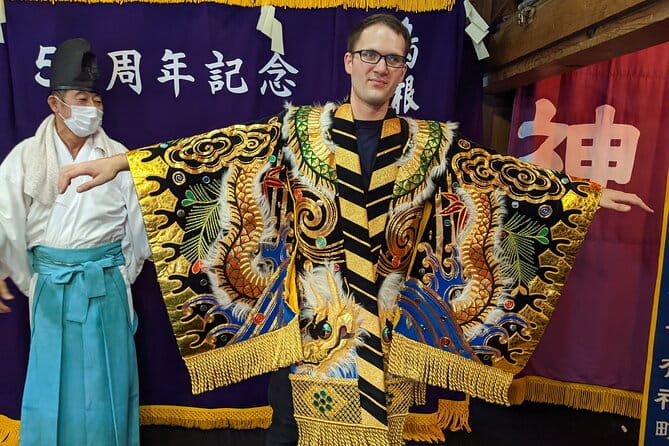 Iwami Kagura Viewing and Mini-experience - Taking in the Mini-experience