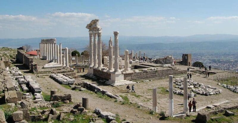 Izmir: Pergamum Tour with Private Guide & Van - Entering the World of Pergamon: What to Expect
