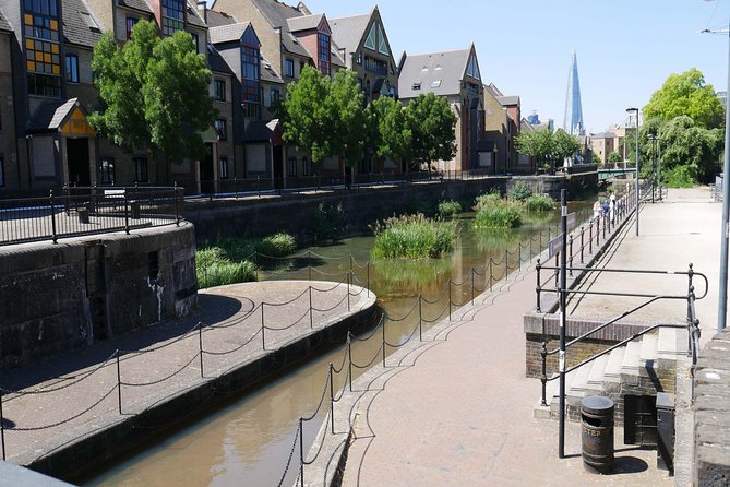 James Bond Bus Tour of London - MI6 Headquarters Reveal