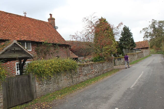 James Bond Film Locations Day Tour by Private Taxi From London - Discovering London’s Bond filming sites in style