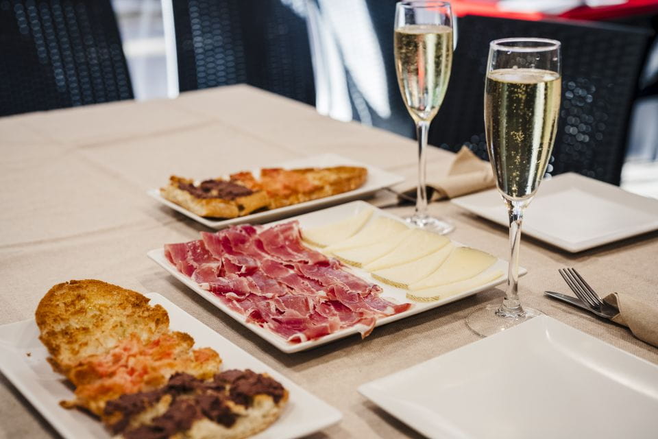 Jamon & Tapas Tasting Experience Near Sagrada Familia - Things To Know