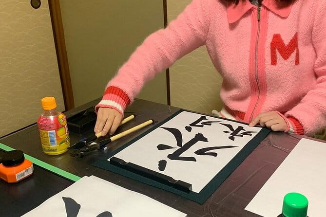 Japanese Calligraphy in 100 Years Old Townhouse Kyoto Ninenzaka - Tools of the Trade: Ink and Paper