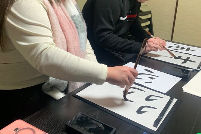 Japanese Calligraphy in 100 Years Old Townhouse Kyoto Ninenzaka - What to Expect During Your Visit