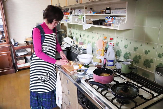 Japanese Cooking Class in Kyoto With an Introduction to Tofu - Hands-On Cooking Experience