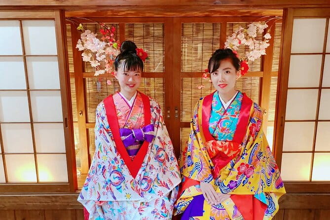 Japanese Traditional Costumes Kimono Yukata Ryuso Photography Course << Hair Set & Point Makeup & Dressing & Photography >> - Family and Group Experiences