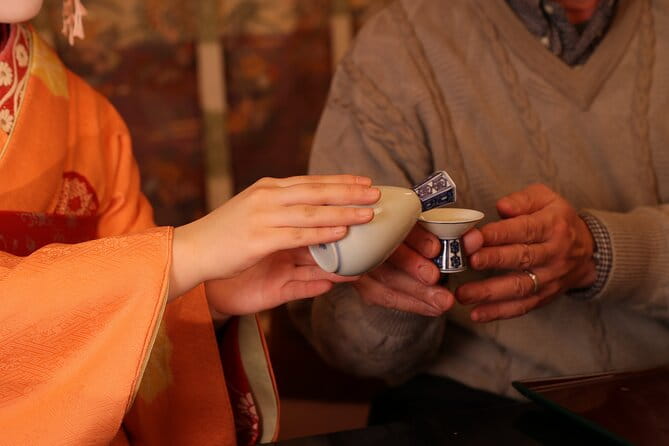 Japanese Traditional Exclusive Geiko Experience in Kyoto - Alcoholic Beverages for Adults