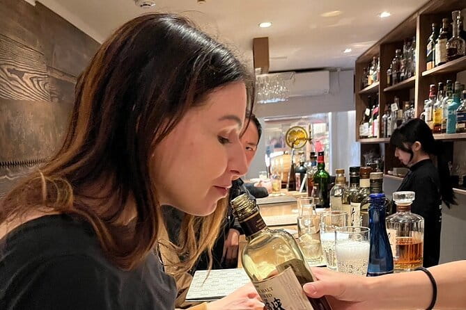 Japanese Whiskey Tasting; Relaxed and Educational in the Bar - Taking in the Relaxed and Educational Atmosphere