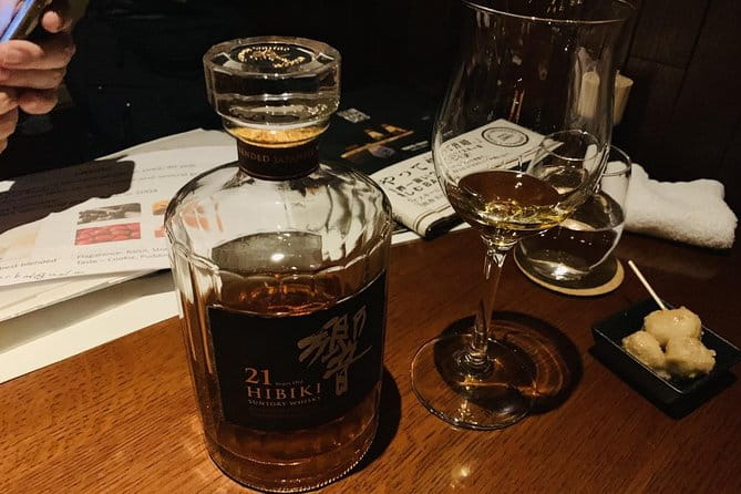 Japanese Whisky Tasting Experience at Local Bar in Tokyo - English-Speaking Tour Guide and Inclusions