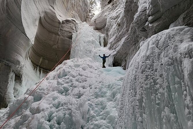 Jasper Ice Climbing Experience - Group Size and Guide