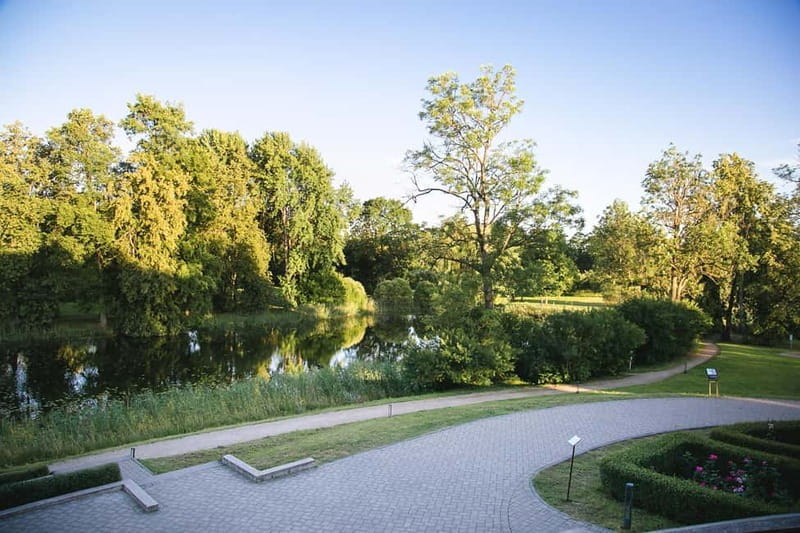 Jaunmoku Palace Guided History Tour with Lady of the Palace - The Experience: What to Expect from a Visit