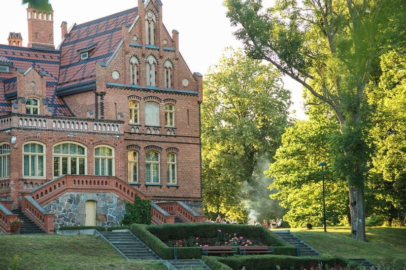 Jaunmoku Palace Guided History Tour with Lady of the Palace - Who is This Tour Best For?