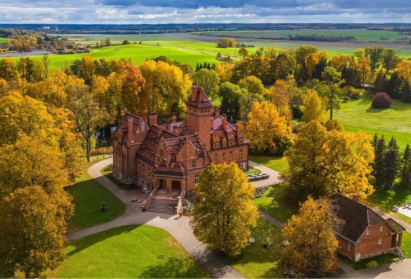 Jaunmoku Palace Guided History Tour with Lady of the Palace - FAQ