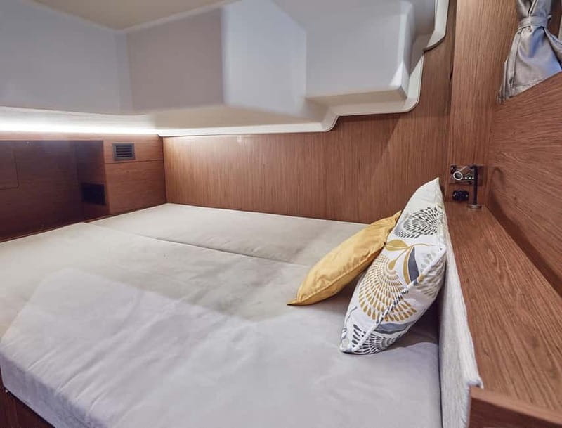 Jeanneau NC33- 4 hour Luxury Yacht Charter Blue Lagoon - Who Will Love This Experience?