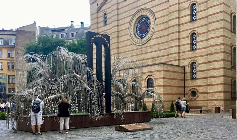 Jewish Heritage Walk: Synagogues, Shoes, Secrets & Flódni - Entering Budapest’s Jewish World: First Impressions