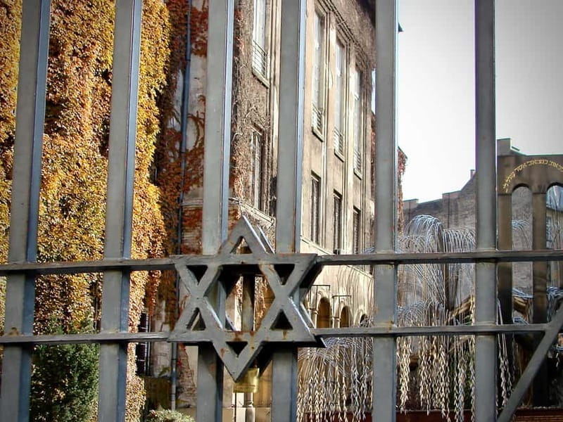 Jewish Heritage Walk: Synagogues, Shoes, Secrets & Flódni - Who Would Love This Tour?