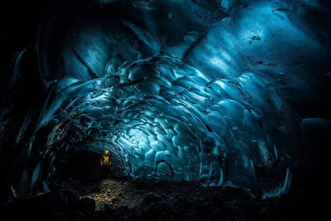 Jökulsárlón: Visit a Natural Blue Ice Cave - Discovering Iceland’s Frozen Treasures: A Comprehensive Review of the Blue Ice Cave Tour