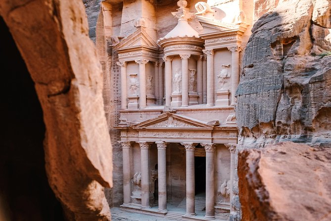 Jordan Private Transportation | The Jordanian Mappers - Onboard Amenities and Features