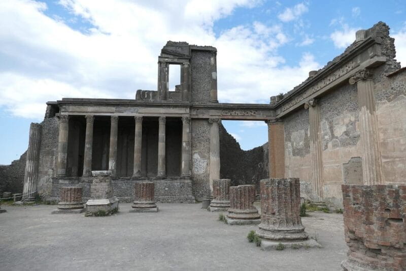 Journey Through Pompeii & Vesuvius: History, Ruins and Lava - Key Points and Takeaways