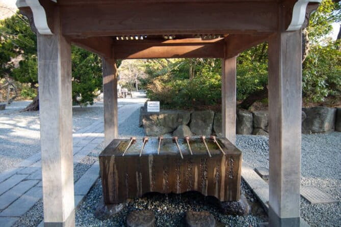 Kamakura Tour From Tokyo With Pro Guide & Driver - Stroll Through the Charming Komachi Street