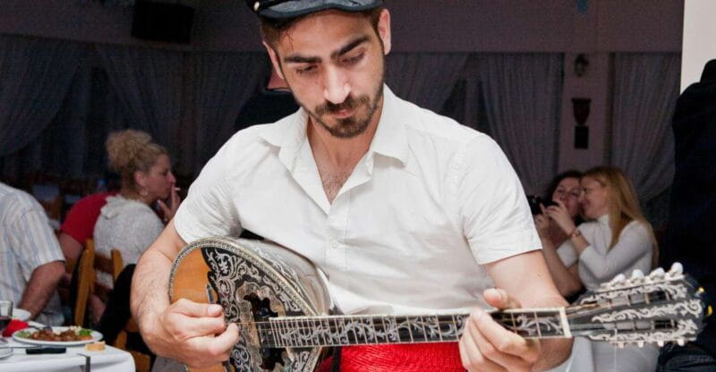 Kamari: Greek Show, Buffet Dinner, and Drinks at Dimitris - The Buffet and Drinks: A Taste of Greece