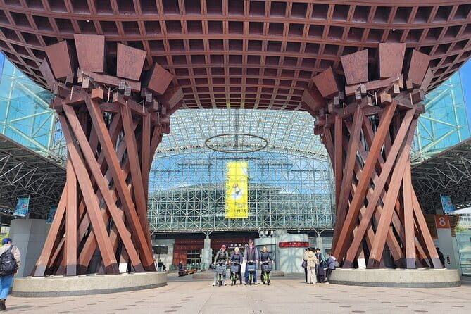 Kanazawa and Shirakawago Full Day Bus Tour - Inclusions and Exclusions