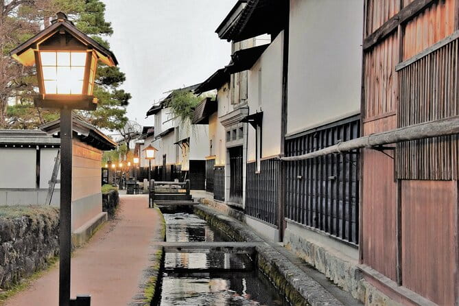 Kanazawa and Shirakawago/Photoshoot by Professional Photographer - Discovering Shirakawago