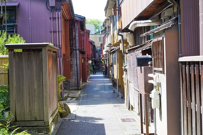 Kanazawa Half-day Historical Walking Tour - Group Size and Experience