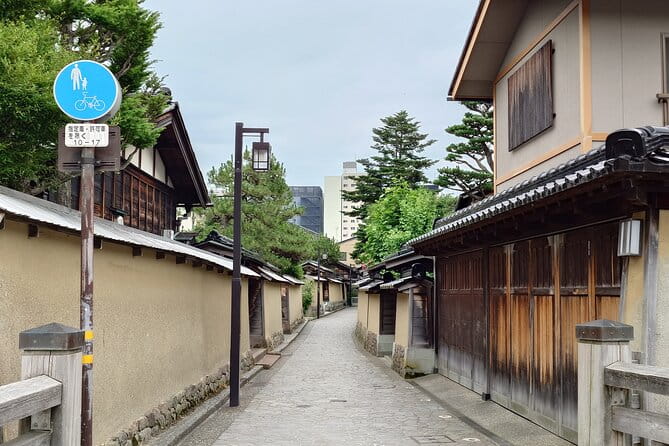 Kanazawa Private Tour With Guide Op.Bullet Train Ticket - Lunch and Dietary Accommodations
