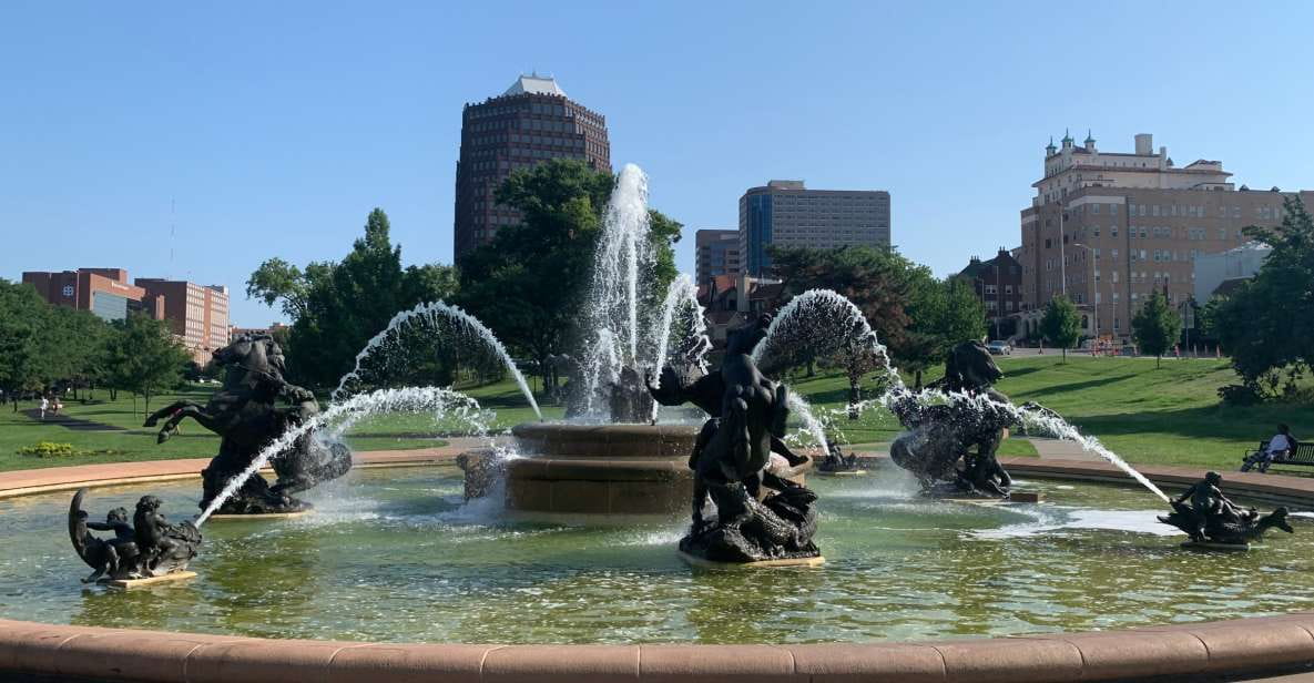 Kansas City: Scavenger Hunt and Interactive Tour - Exploring the Country Club Plaza