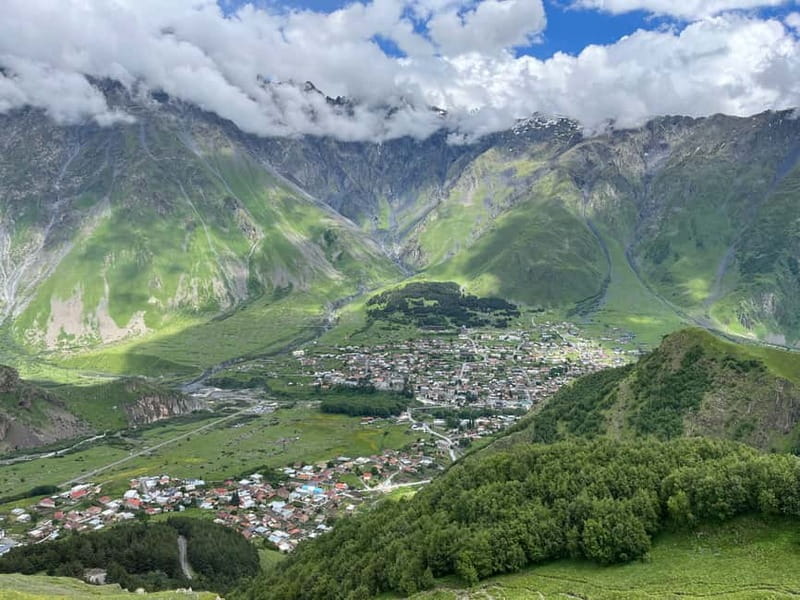 Kazbegi Day Trip (Jinvali, Ananuri, Gudauri, Gergeti church) - Exploring the Mountain Resorts: Gudauri and Stepantsminda