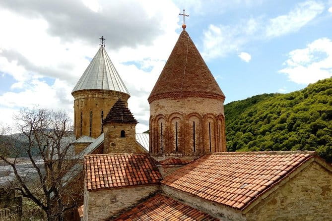 KAZBEGI & GUDAURI Day Tour from Kutaisi - Exploring the Tour Itinerary in Detail