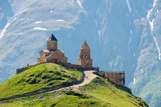 Kazbegi (stepantsminda) and Gudauri private tour - Starting the Day: Seamless Pickup and Transport