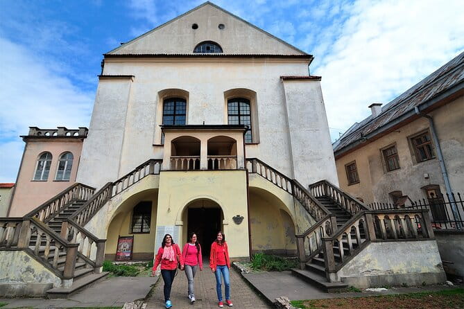 Kazimierz Jewish Quarter of Krakow with Schindlers Movie Spots - Key Points