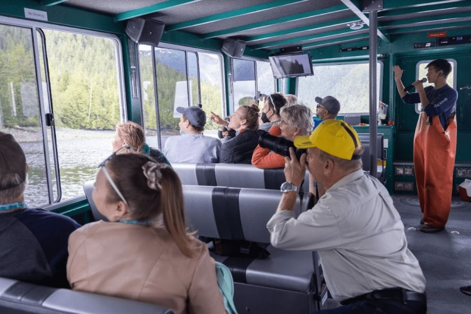 Ketchikan: Wilderness Boat Cruise and Crab Feast Lunch - Dungeness Crab Feast Highlights