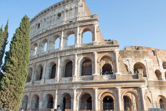 Kid-Friendly Colosseum & Roman Forum Tour with local guide - Entering the Colosseum: A Kid-Friendly Gateway into Ancient Rome