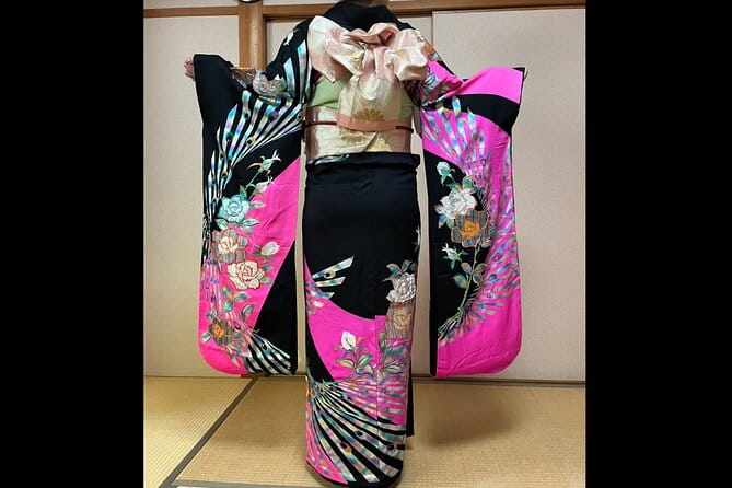 Kimono, Tea Ceremony and Shodo in Kimono School - Taking in Japanese Cultural Traditions