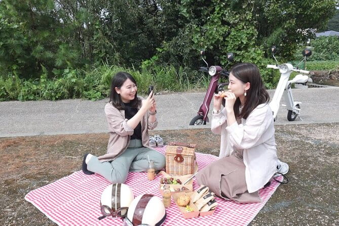 Kinosaki:Rental Electric Scooter-Hidden Alleyways Route-/90min - Luggage Storage and Connectivity