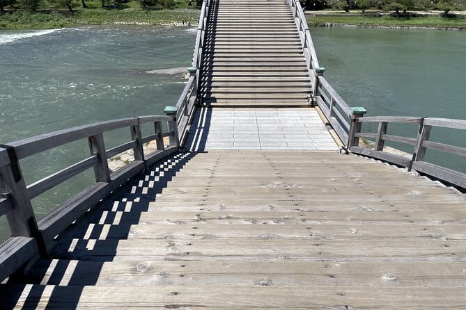 Kintai Kyo Bridge and Iwakuni Castle With Local Guide - Exploring the Kintai Kyo Bridge