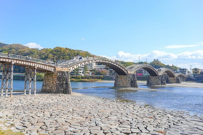 Kintai Kyo Bridge and Iwakuni Castle With Local Guide - Participant Requirements and Accessibility