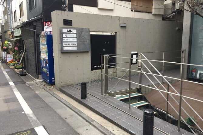 Kintsugi Experience: Art of Golden Joinery in Tokyo - Repairing the Ceramic Plate