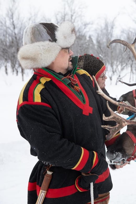 KIRUNA: Sami Reindeer Experience - Tasting Reindeer Meat and Relaxing Around the Fire