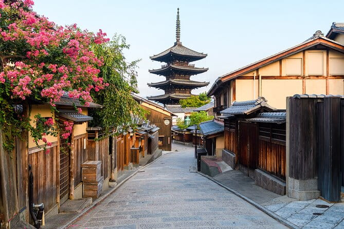 Kiyomizu Temple and Backstreets of Gion, Half Day Group Tour - Discovering the Backstreets of Gion