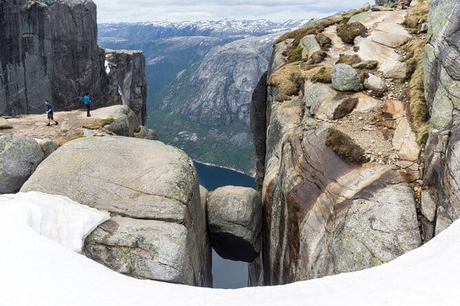 Kjerag Low-Season Hike + Packed Lunch - An Authentic and Rewarding Trek to Norway’s Kjerag