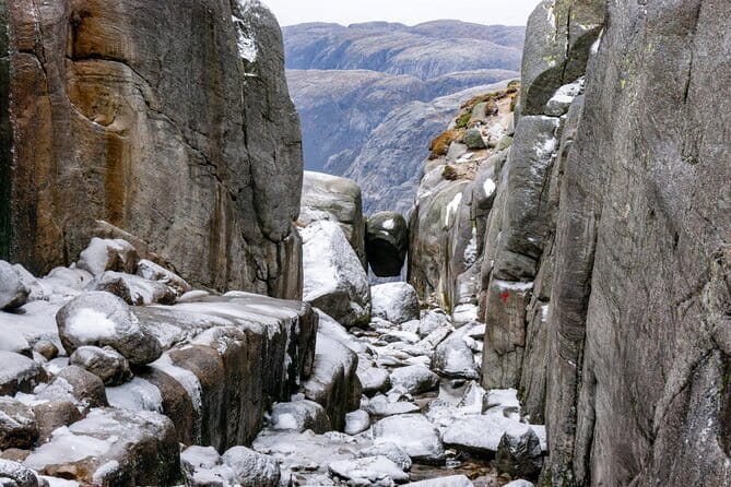 Kjerag Low-Season Hike + Packed Lunch - FAQs